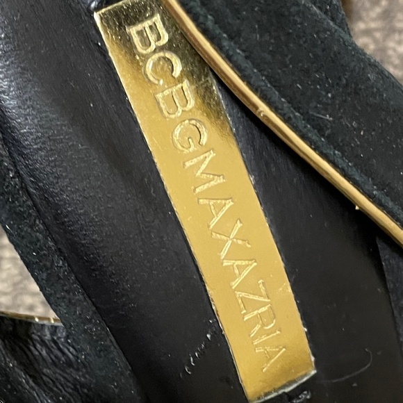 NEW - BCBGMAXMAZRIA BLACK & Gold Shoes - Picture 4 of 9